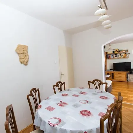 Apartament Rosea *